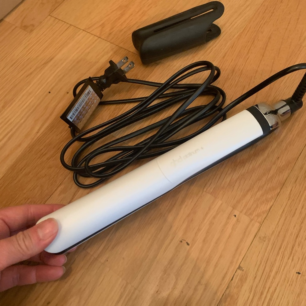 GHD flat iron w box